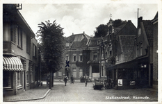 6803 Gezicht in de Stationsstraat te Abcoude (gemeente Abcoude-Baambrugge), uit het noordwesten.